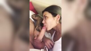 Se Filmeaza Singura Cand Suge Pula