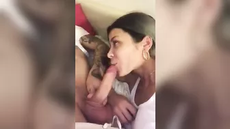 Se Filmeaza Singura Cand Suge Pula