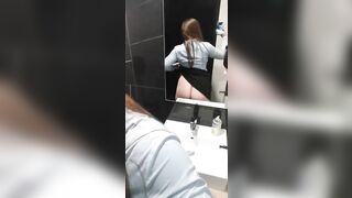 Angajata Din Cazino Isi Arata Curul