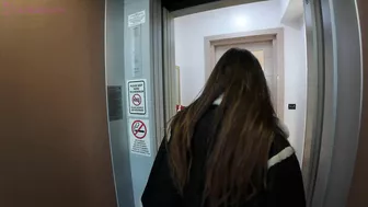 Gacica Cunoscuta In Lift La Hotel