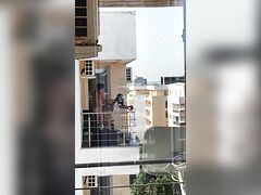 Romani Pe Balcon La Mare