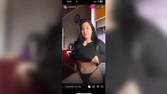 Bruneta Isi Arata Tatele Pe Live
