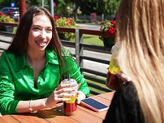 Viata De Corporatie Cu Laura Quest