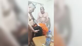 Romanca Fututa De Doi Barbati La Bucatarie