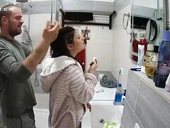 Sex In Baie Inainte De Dus