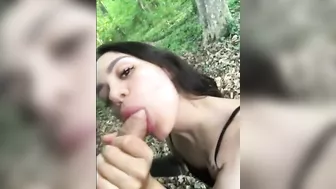 Bruneta Draguta Suge Pula In Padure