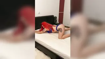 LucySkrr Suge Un Vibrator Si Se Masturbeaza Cu El