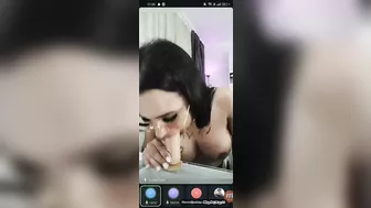 Luiza Suge Un Dildo Pe Live