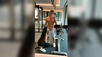 Romanca Suge Pula In Sala De Sport