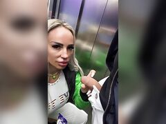 Cristina Suge Pula In Lift