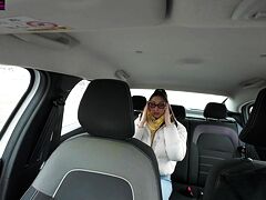 Laura Quest In Rolul Unei Studente