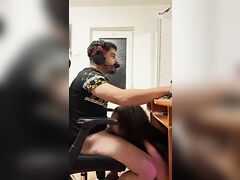 Ii Suge Pula Cand Se Joaca Pe PC