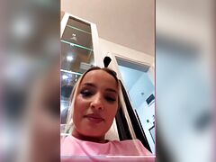 Blonda Buna De Pula Isi Baga Degetele Adanc In Pizda