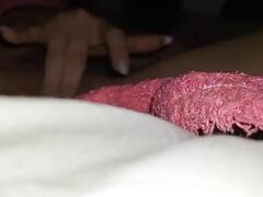 Studenta Excitată Se Masturbează În Pat