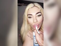 Bia Khalifa masturbarta cu frisca