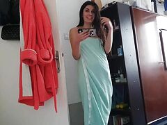 Tannyia isi prinde iubitul cand da laba si apoi il fute